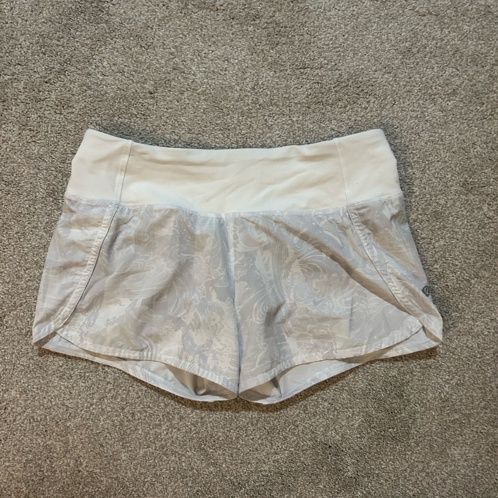 Lululemon Athletica Cream and Gray Athletic Shorts Size 4